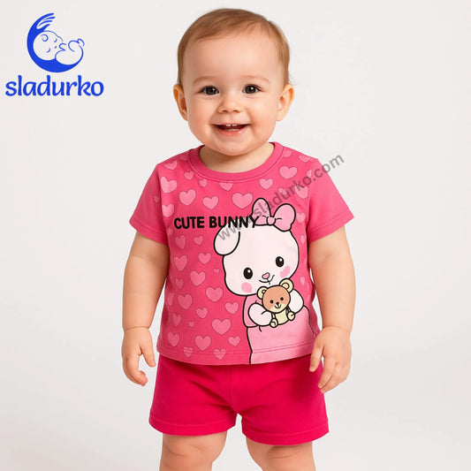 Тениска и къси панталонки