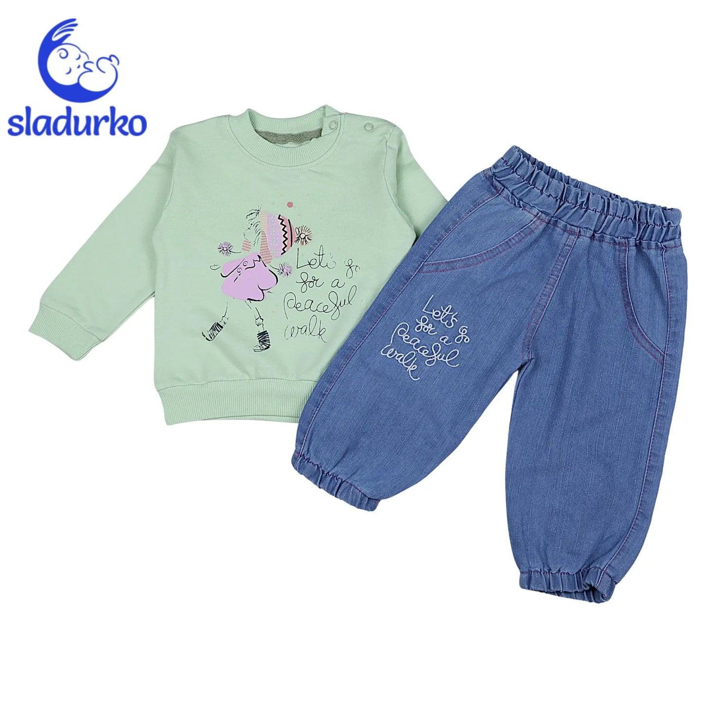 Светлозелена блузка и дънкови панталонки за момиче