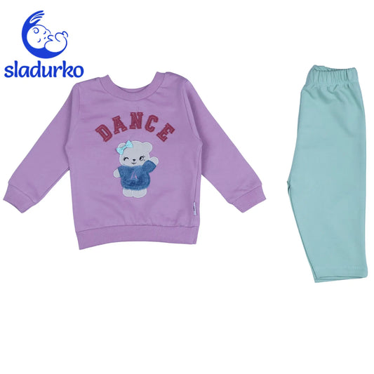 Лилава блузка и зелени панталонки за момиче