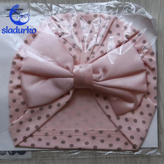 Шапки за момиче с панделка