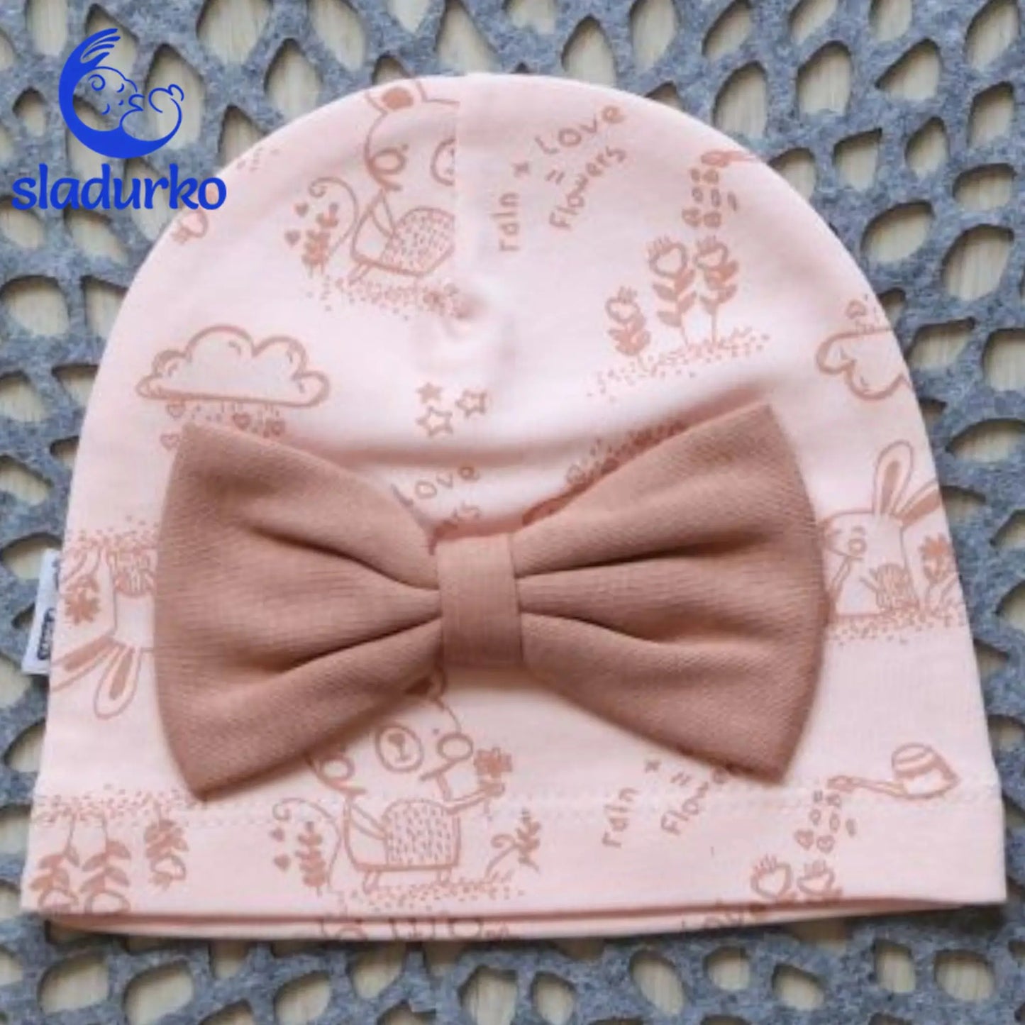 Весели шапки за момиче с панделка размер 6 -9